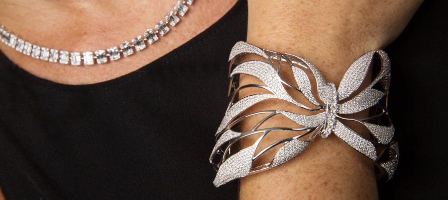 Diamond-Fluorescence-is-A-Crucial-Buying-Factor-BANGLE