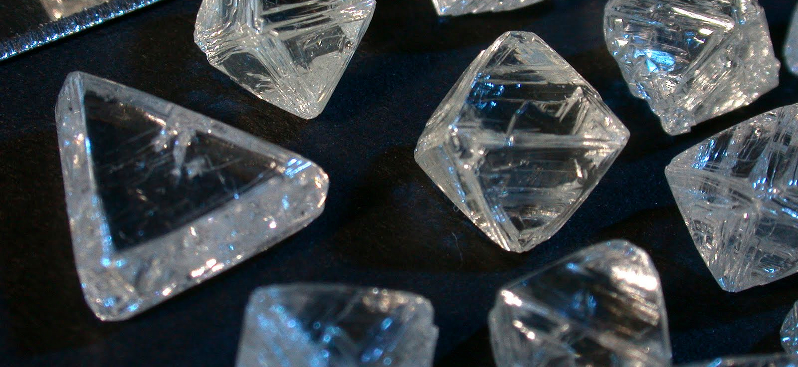 Diamond-Symmetry-for-perfectly-cut-diamond-RAW